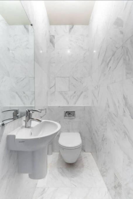 Avenue Montaigne Luxury Apartment 2Br 4P ปารีส ภายนอก รูปภาพ